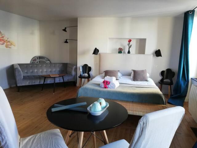 La Tour Gregoire Bed & Breakfast Clermont-Ferrand Eksteriør bilde