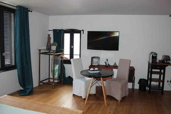 La Tour Gregoire Bed & Breakfast Clermont-Ferrand Eksteriør bilde