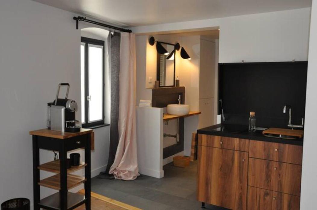 La Tour Gregoire Bed & Breakfast Clermont-Ferrand Eksteriør bilde